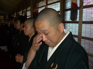感涙にむせぶ良仁君の高校時代（駒大岩見沢高）の恩師