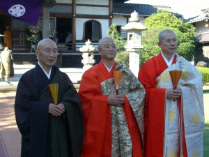 左より　説戒師・丸子孝法老師（奈良県平等寺住職）、　教授師・青木利人老師（大圓寺住職）　、引請師・阪野茂秀老師（愛知県成徳寺住職）